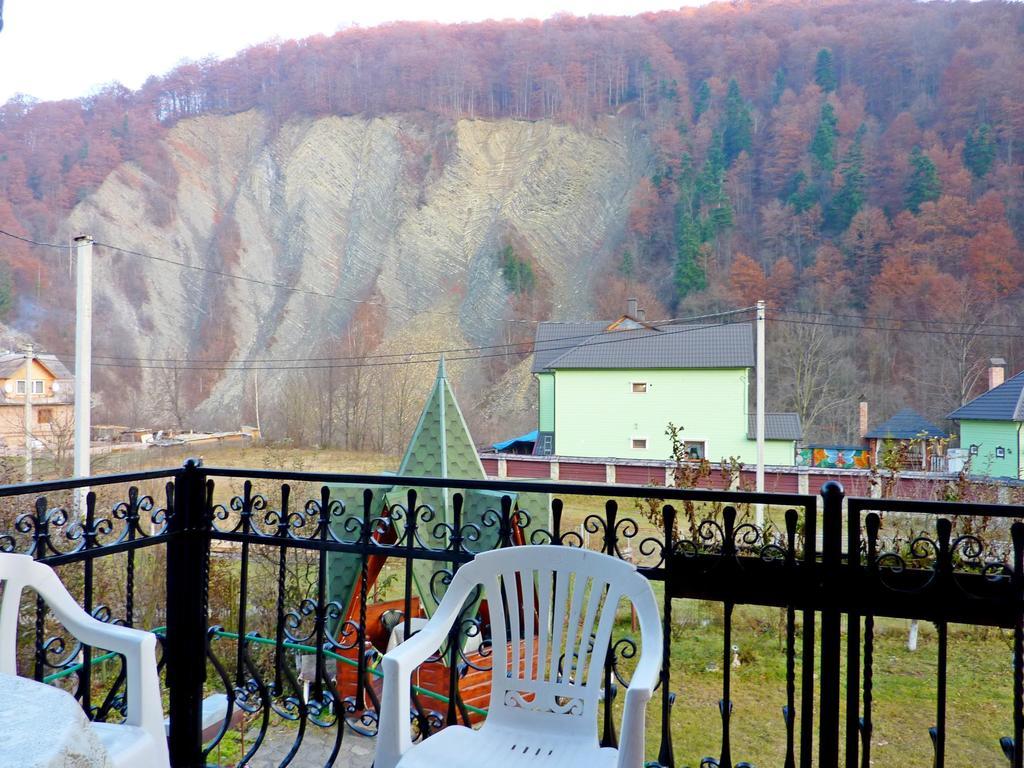 Sadyba Bilya Richky Yaremche Habitación foto